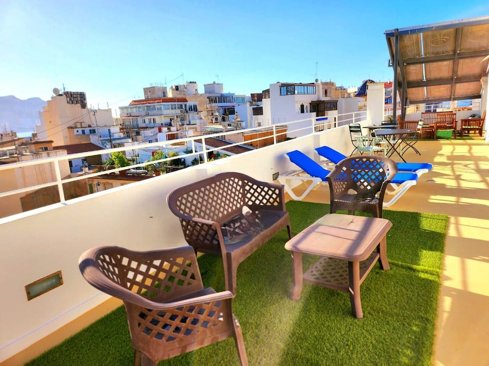 Hotel Clopy Rocamar — Hotel rooms in Benidorm, Valencian Community