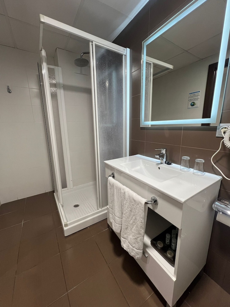 Hotel Clopy Rocamar — Hotel rooms in Benidorm, Valencian Community