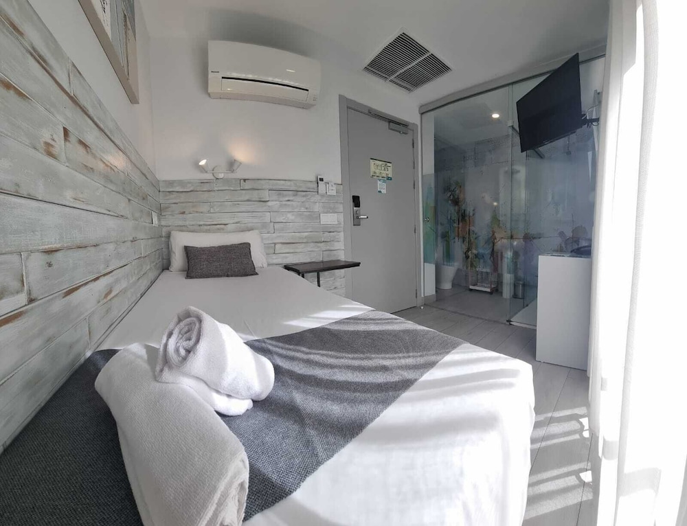 Hotel Clopy Rocamar — Hotel rooms in Benidorm, Valencian Community