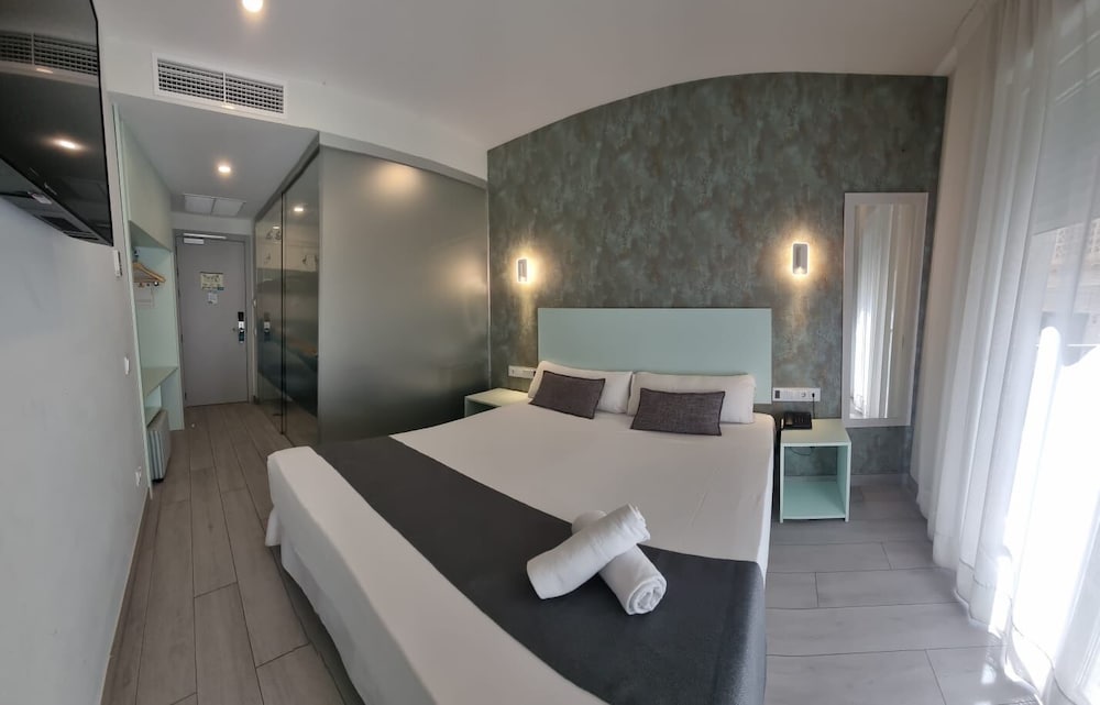 Hotel Clopy Rocamar — Hotel rooms in Benidorm, Valencian Community