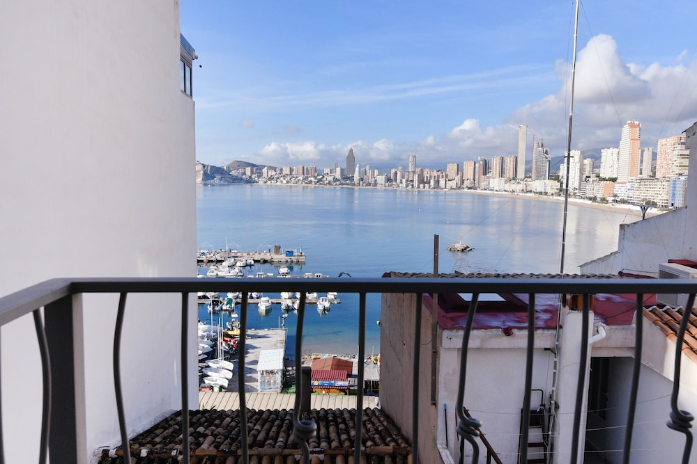 Hotel Clopy Rocamar — Hotel rooms in Benidorm, Valencian Community