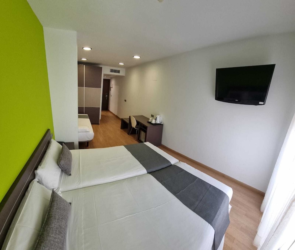 Hotel Clopy Rocamar — Hotel rooms in Benidorm, Valencian Community