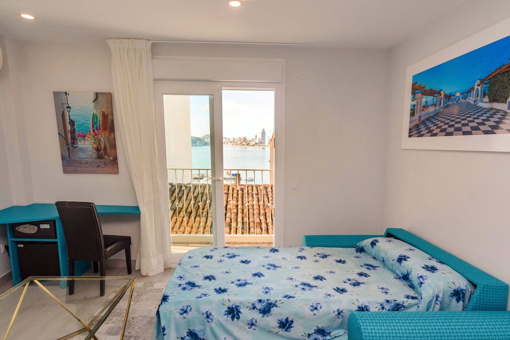 Hotel Clopy Rocamar — Hotel rooms in Benidorm, Valencian Community
