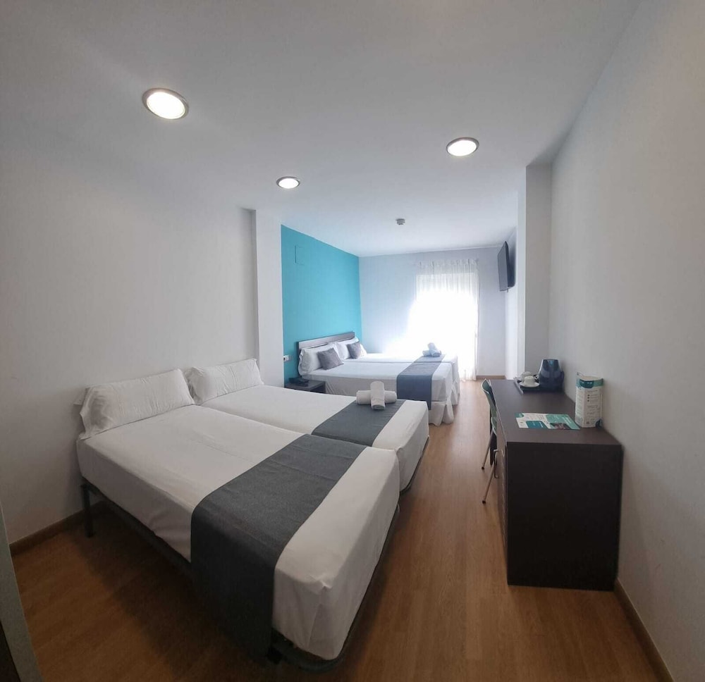 Hotel Clopy Rocamar — Hotel rooms in Benidorm, Valencian Community