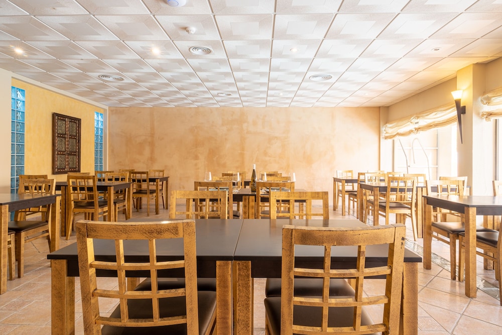 Casablanca Unique Hotel — Restaurant & bars in Monte Gordo, Faro