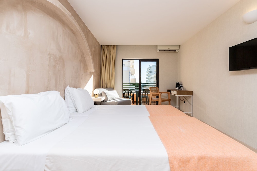 Casablanca Unique Hotel — Hotel rooms in Monte Gordo, Faro