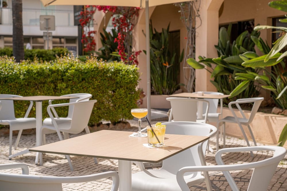 Casablanca Unique Hotel — Restaurant & bars in Monte Gordo, Faro