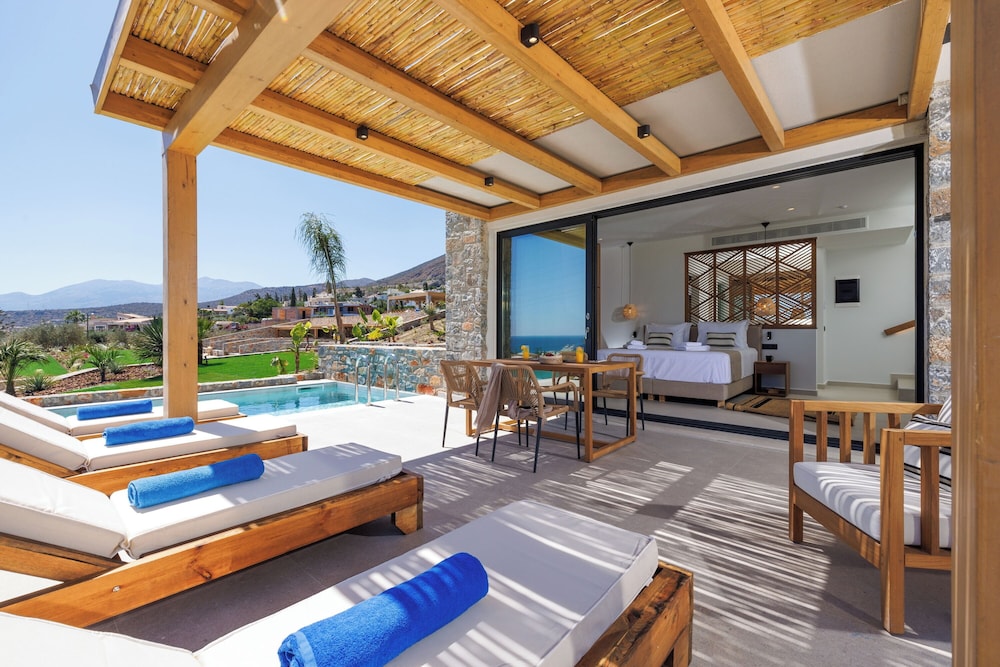 Deos Luxury Suites — Hotel rooms in Hersonissos