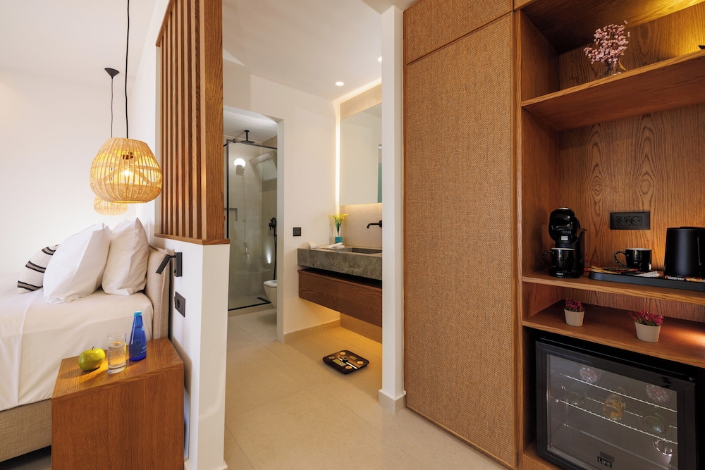 Deos Luxury Suites — Hotel rooms in Hersonissos