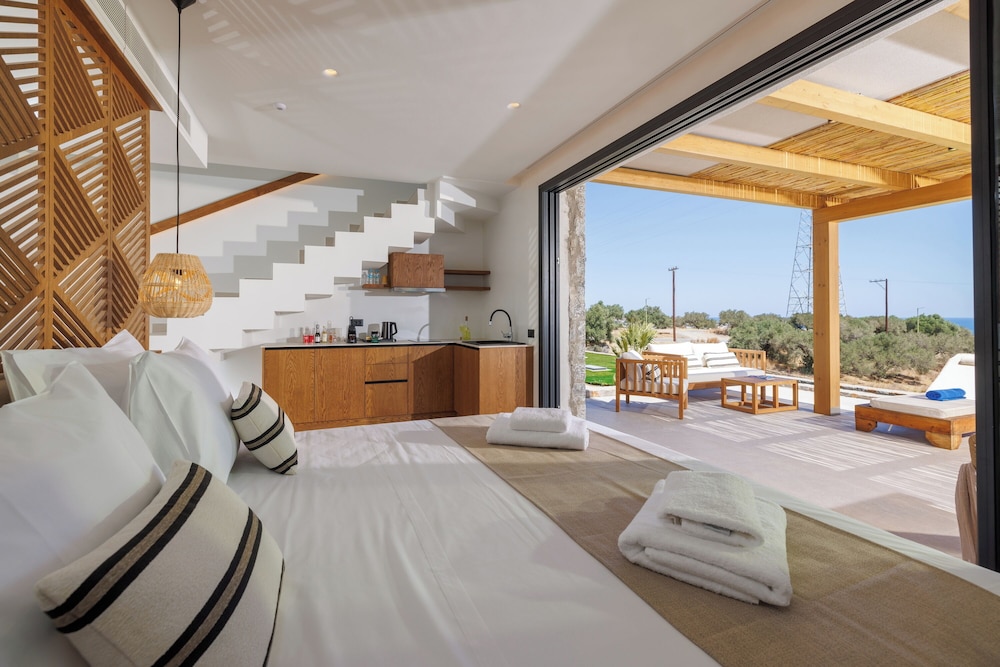 Deos Luxury Suites — Hotel rooms in Hersonissos