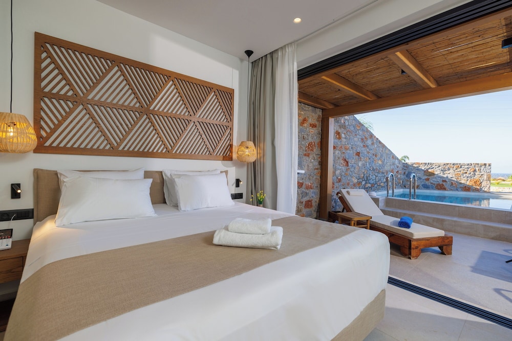 Deos Luxury Suites — Hotel rooms in Hersonissos