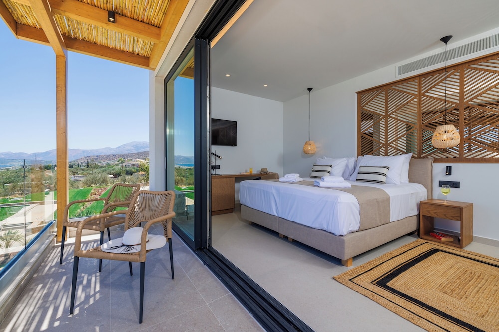 Deos Luxury Suites — Hotel rooms in Hersonissos