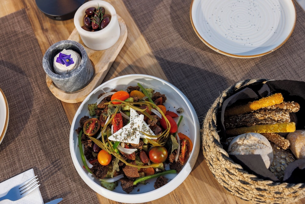Deos Luxury Suites — Restaurant & bars in Hersonissos