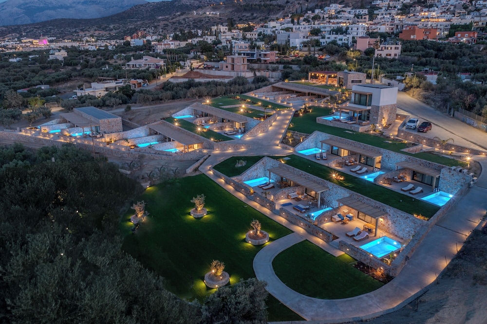 Deos Luxury Suites — Hotel building in Hersonissos