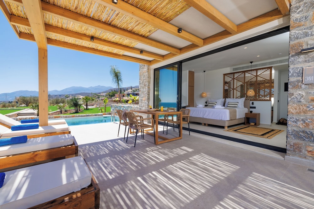 Deos Luxury Suites — Hotel rooms in Hersonissos
