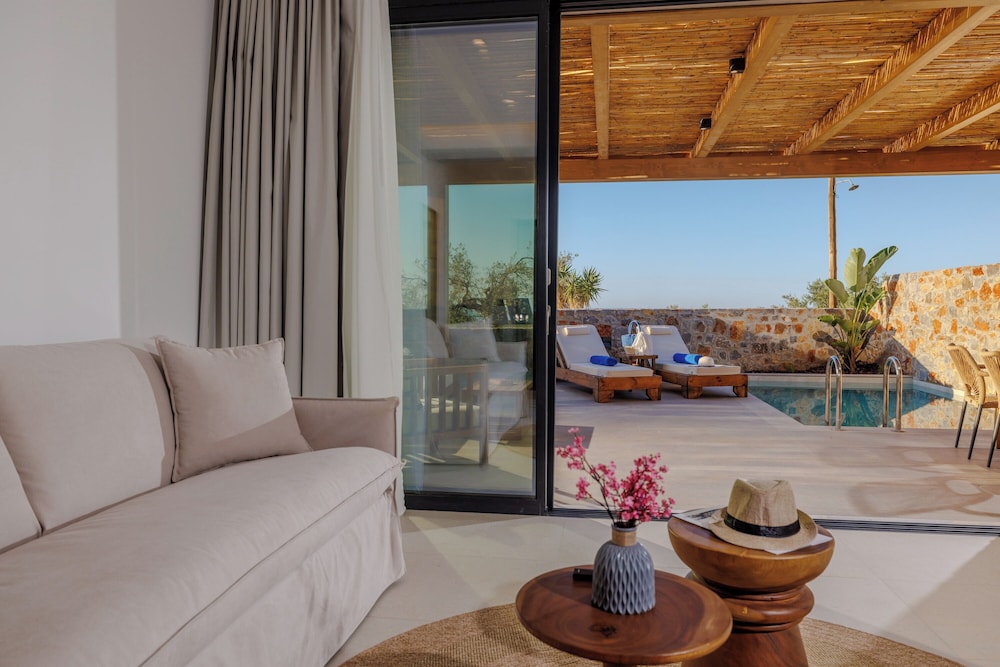Deos Luxury Suites — Hotel rooms in Hersonissos