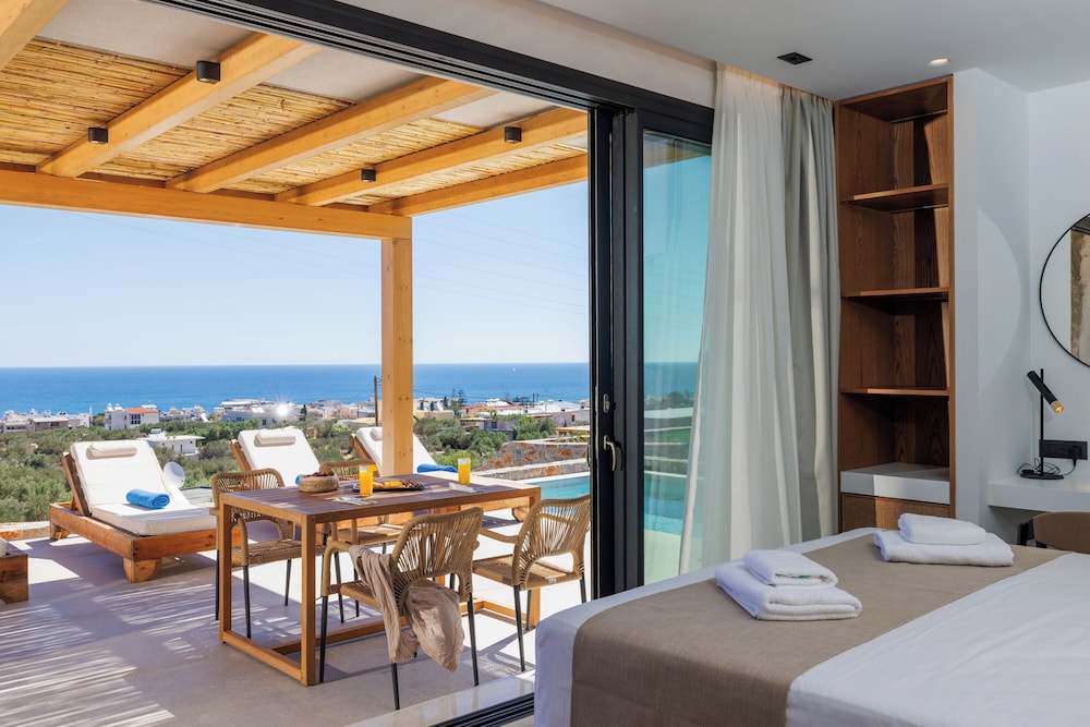 Deos Luxury Suites — Hotel rooms in Hersonissos
