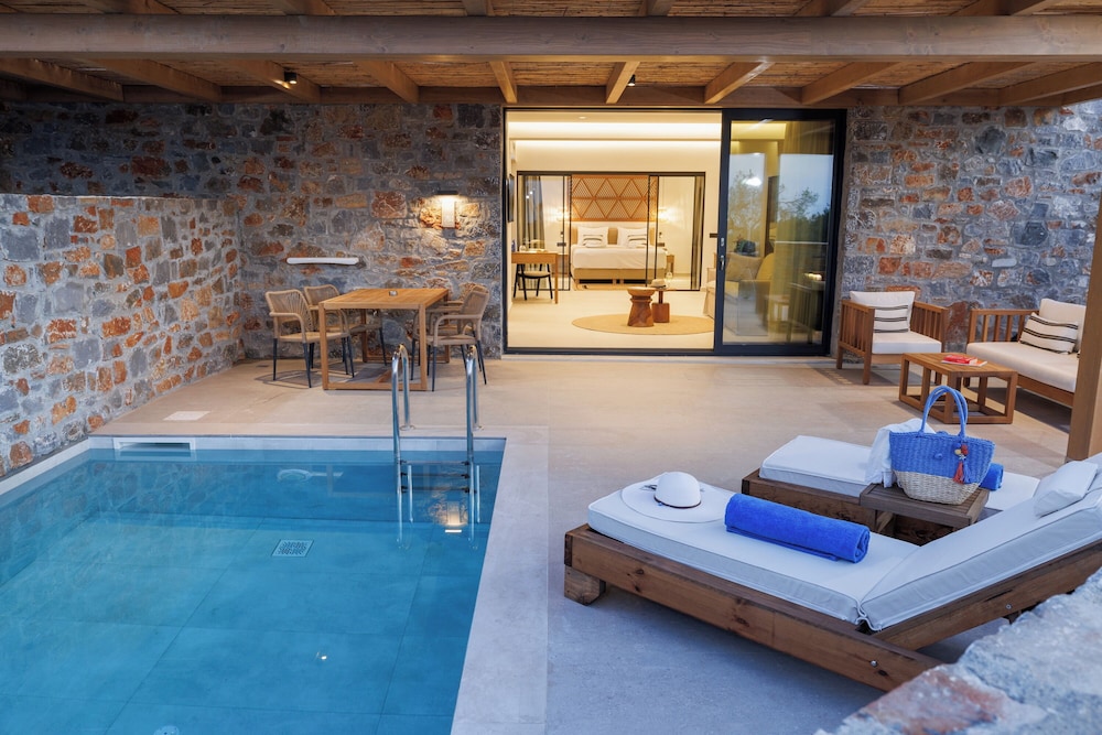 Deos Luxury Suites — Hotel rooms in Hersonissos