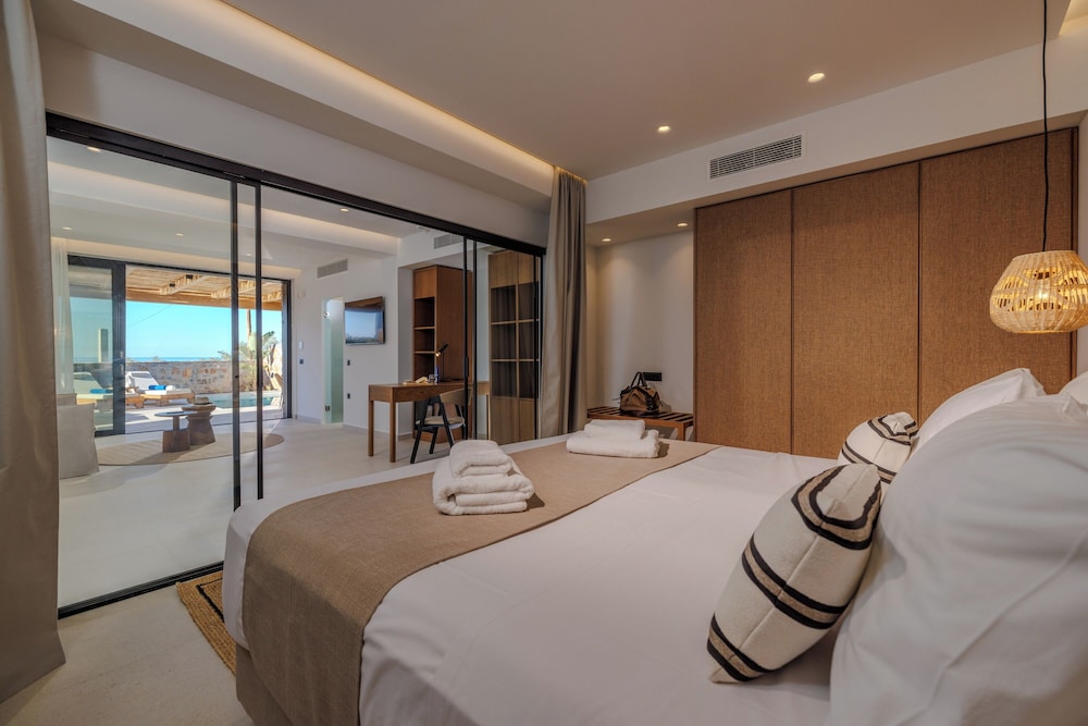 Deos Luxury Suites — Hotel rooms in Hersonissos