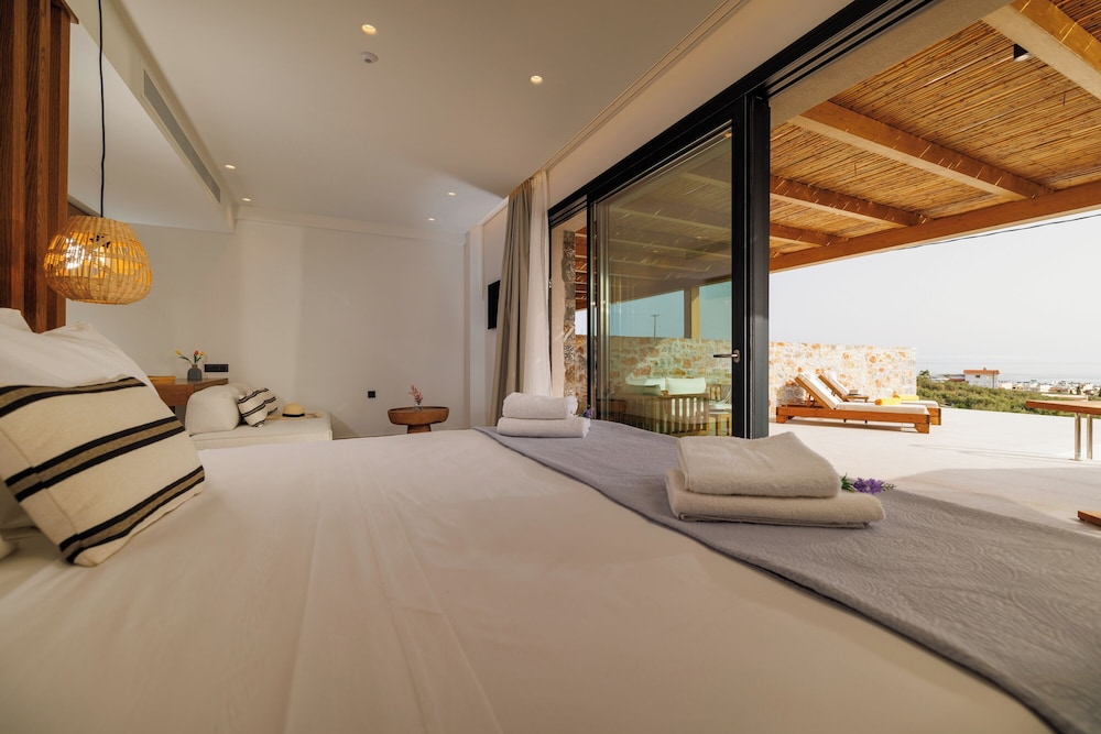 Deos Luxury Suites — Hotel rooms in Hersonissos