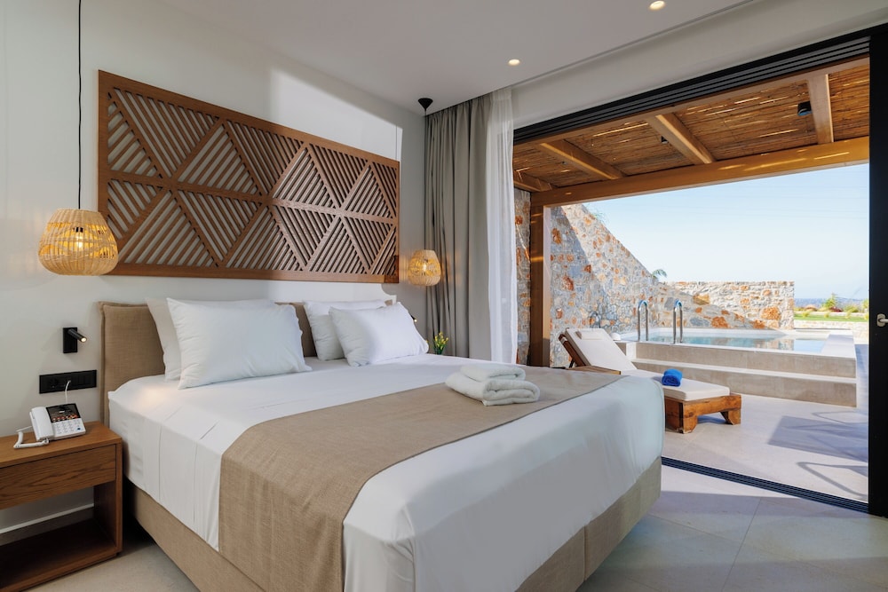 Deos Luxury Suites — Hotel rooms in Hersonissos