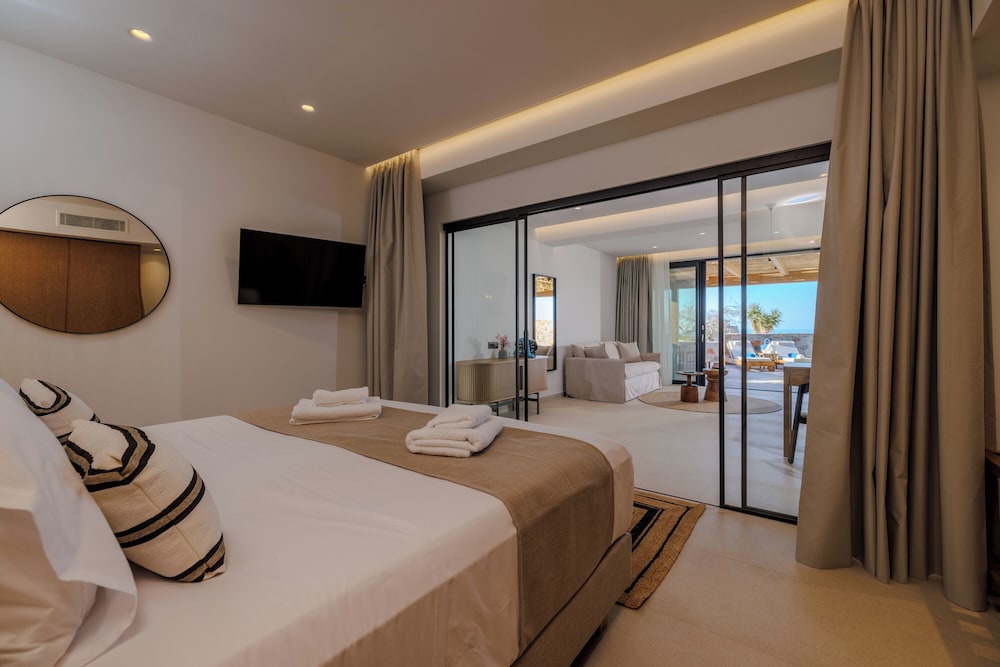 Deos Luxury Suites — Hotel rooms in Hersonissos