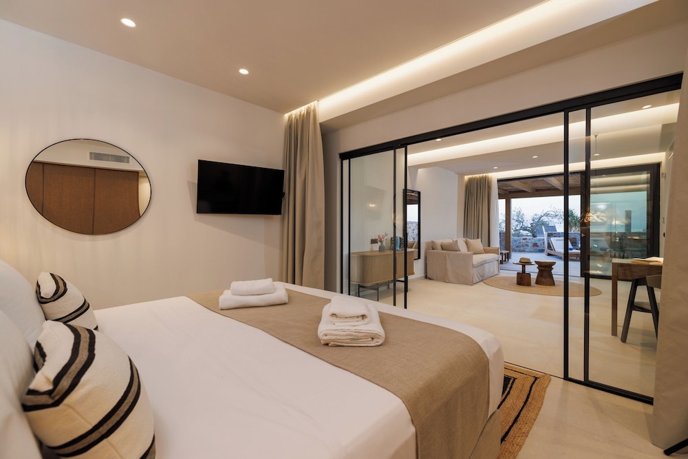 Deos Luxury Suites — Hotel rooms in Hersonissos