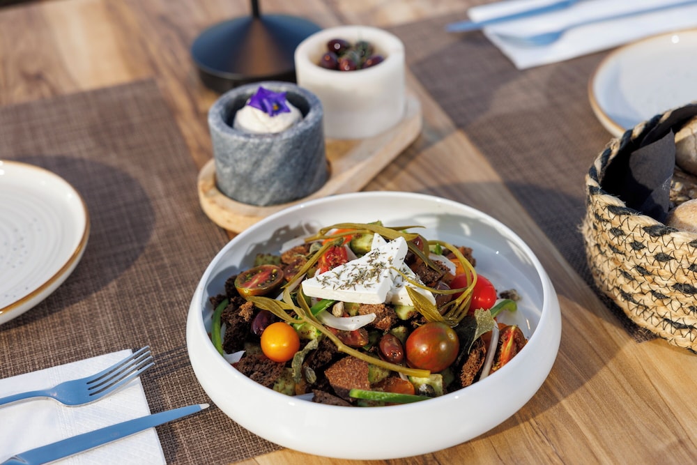 Deos Luxury Suites — Restaurant & bars in Hersonissos