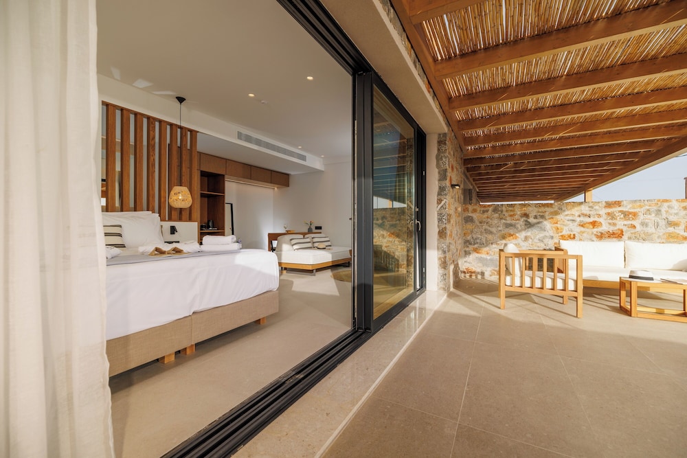 Deos Luxury Suites — Hotel rooms in Hersonissos