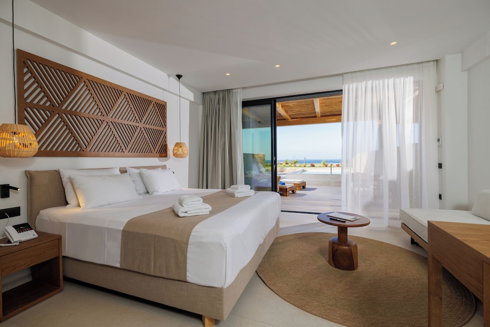 Deos Luxury Suites — Hotel rooms in Hersonissos