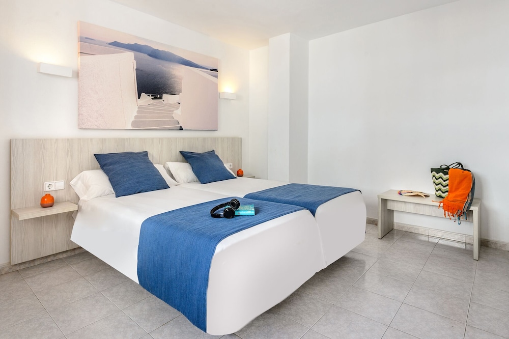 Apartamentos Vibra Panoramic — Hotel rooms in Ibiza Town, Balearic Islands