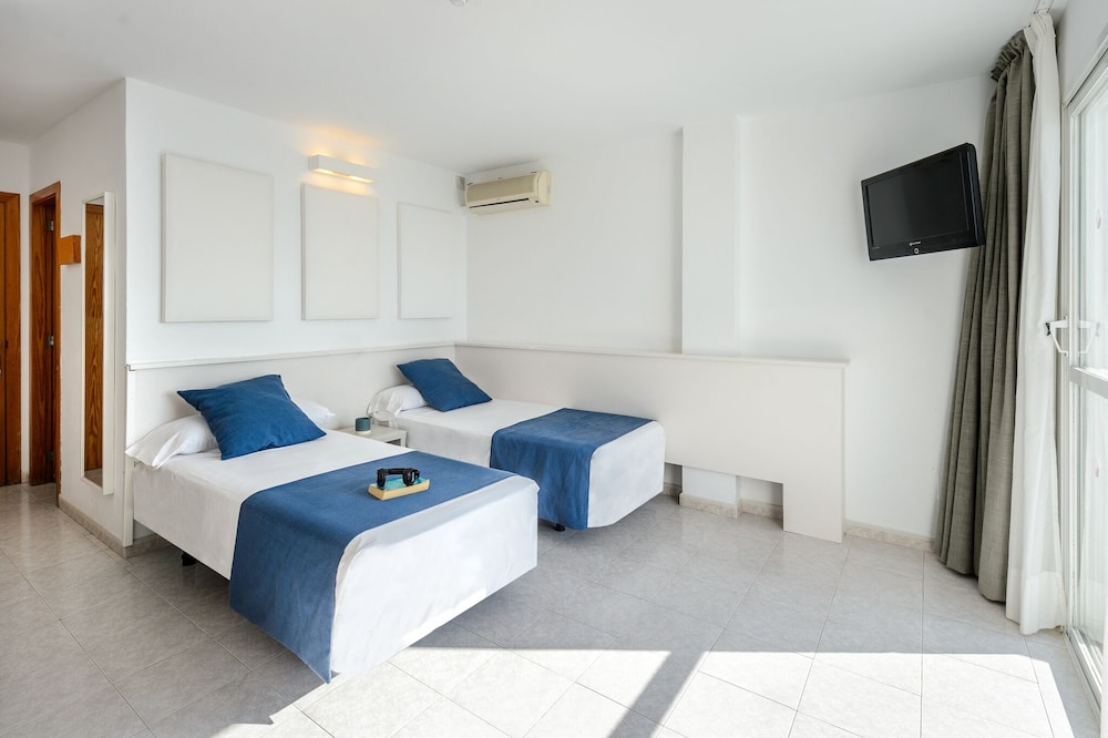 Apartamentos Vibra Panoramic — Hotel rooms in Ibiza Town, Balearic Islands