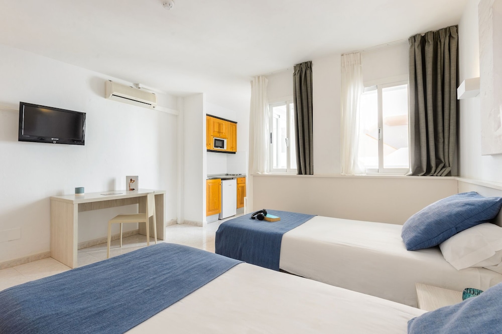 Apartamentos Vibra Panoramic — Hotel rooms in Ibiza Town, Balearic Islands