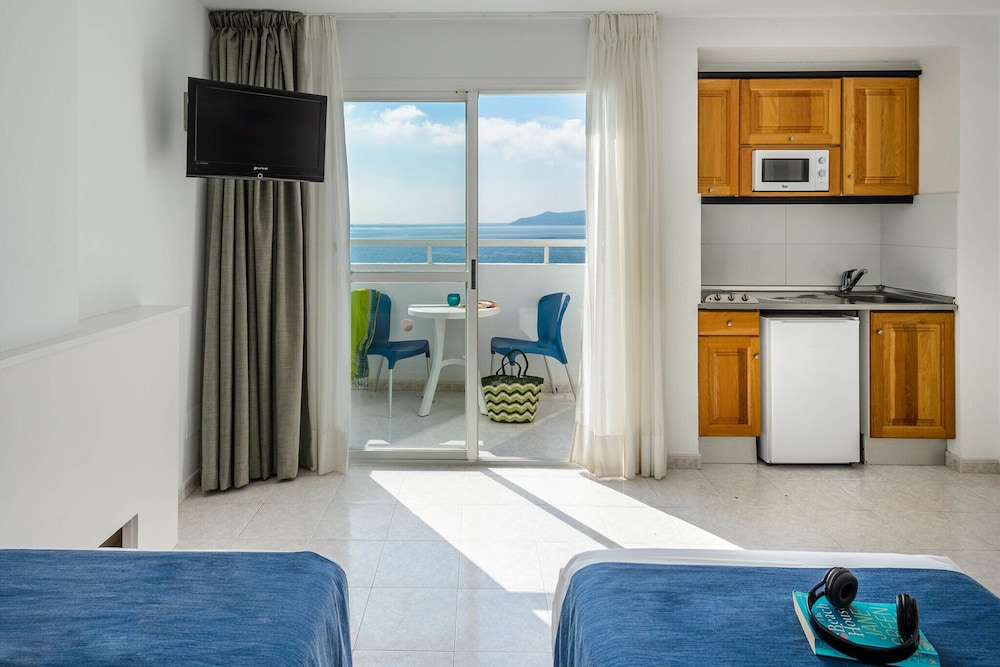 Apartamentos Vibra Panoramic — Hotel rooms in Ibiza Town, Balearic Islands
