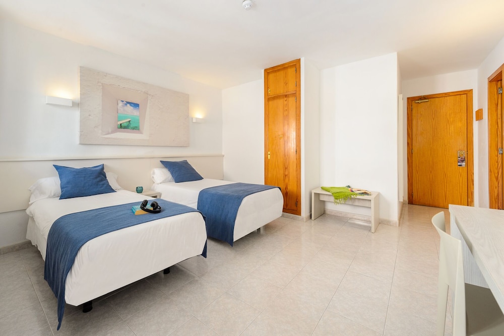 Apartamentos Vibra Panoramic — Hotel rooms in Ibiza Town, Balearic Islands