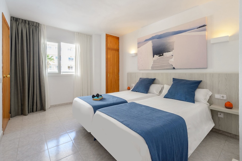 Apartamentos Vibra Panoramic — Hotel rooms in Ibiza Town, Balearic Islands