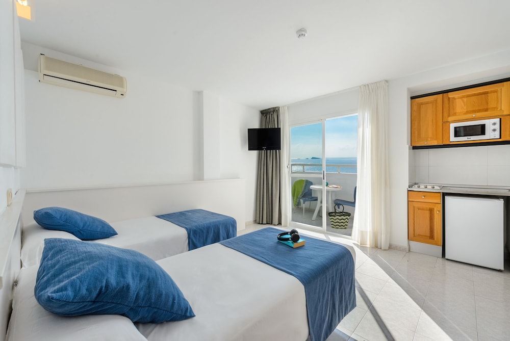 Apartamentos Vibra Panoramic — Hotel rooms in Ibiza Town, Balearic Islands