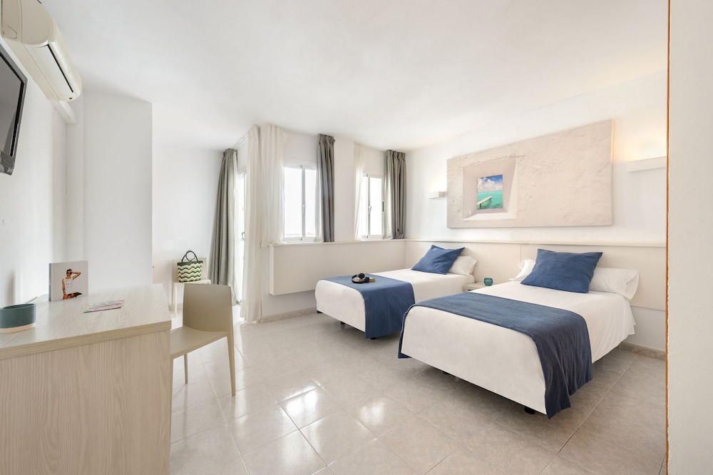 Apartamentos Vibra Panoramic — Hotel rooms in Ibiza Town, Balearic Islands