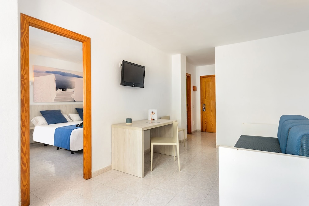 Apartamentos Vibra Panoramic — Hotel rooms in Ibiza Town, Balearic Islands