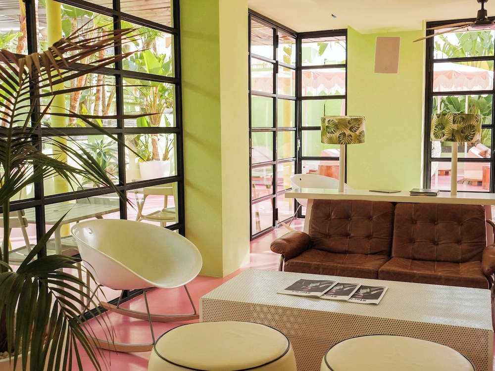 Tropicana Ibiza Suites - Adults Only — Hotel rooms in Playa d'en Bossa, Balearic Islands