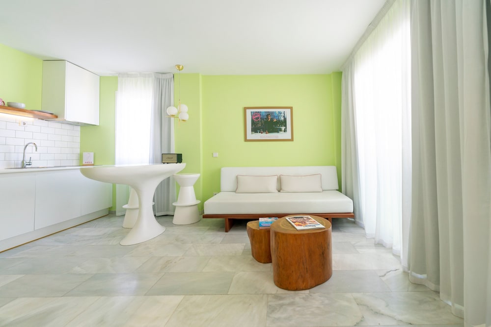 Tropicana Ibiza Suites - Adults Only — Hotel rooms in Playa d'en Bossa, Balearic Islands