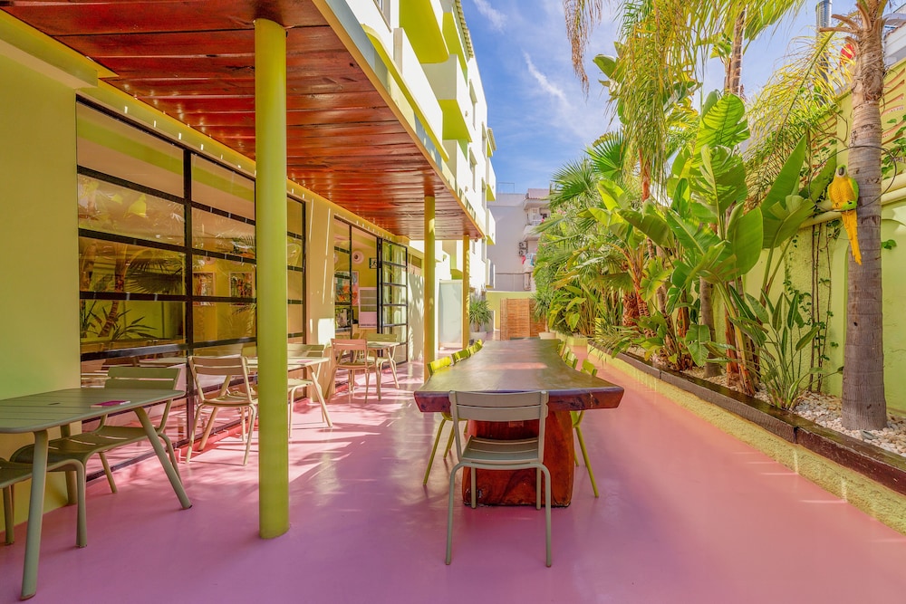 Tropicana Ibiza Suites - Adults Only — Restaurant & bars in Playa d'en Bossa, Balearic Islands