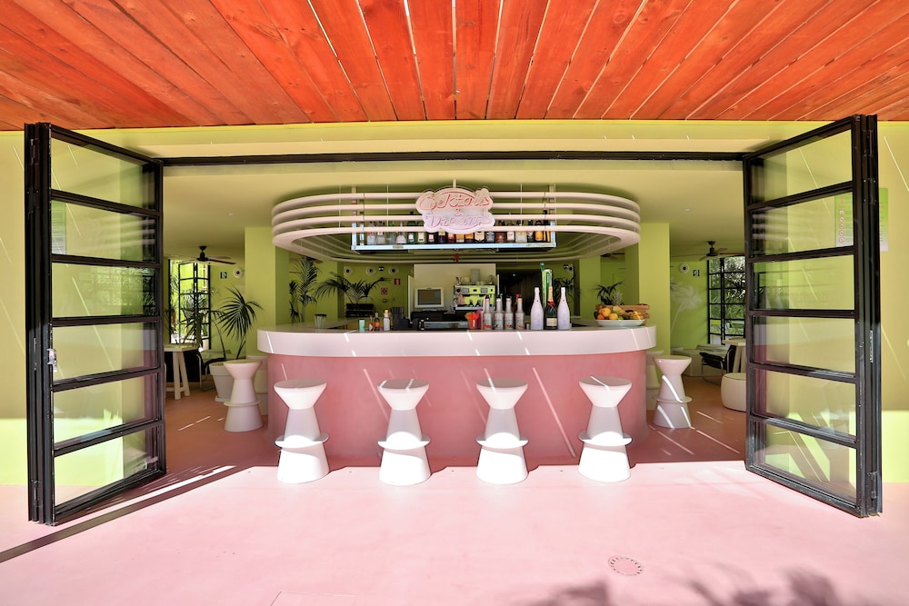 Tropicana Ibiza Suites - Adults Only — Restaurant & bars in Playa d'en Bossa, Balearic Islands