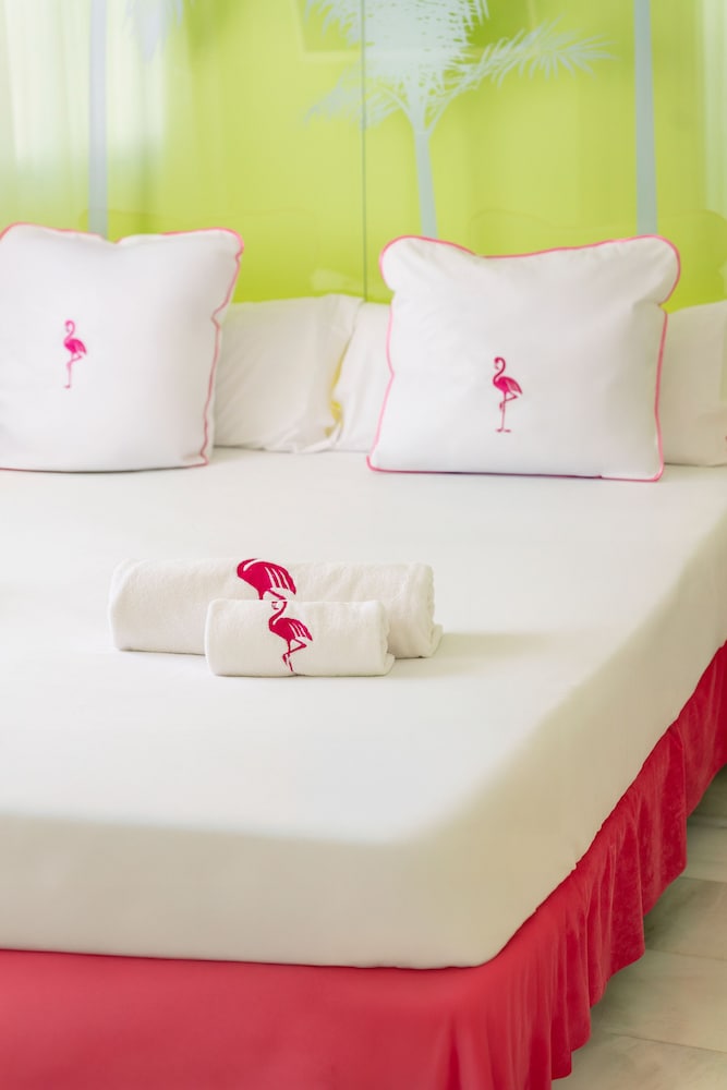 Tropicana Ibiza Suites - Adults Only — Hotel rooms in Playa d'en Bossa, Balearic Islands