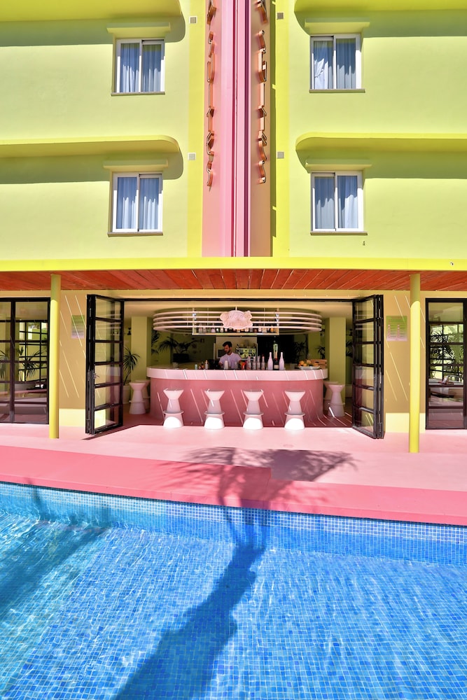 Tropicana Ibiza Suites - Adults Only — Restaurant & bars in Playa d'en Bossa, Balearic Islands