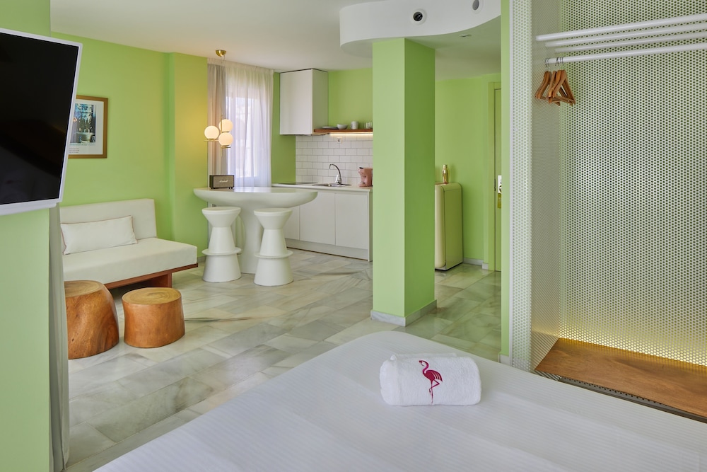 Tropicana Ibiza Suites - Adults Only — Hotel rooms in Playa d'en Bossa, Balearic Islands
