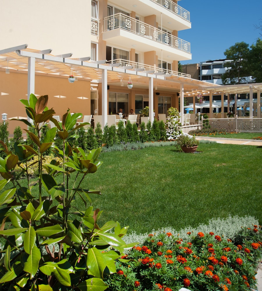 Karlovo Hotel — Hotel building in Sunny Beach, Burgas Region