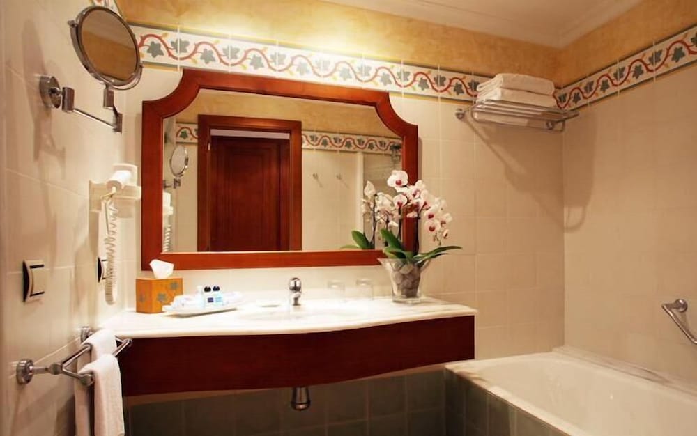 La Quinta Menorca by Portblue Boutique — Hotel rooms in Cala'n Bosch, Balearic Islands