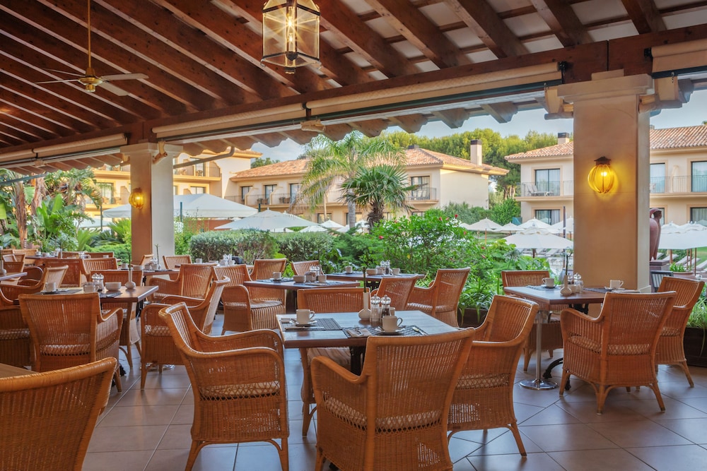 La Quinta Menorca by Portblue Boutique — Restaurant & bars in Cala'n Bosch, Balearic Islands