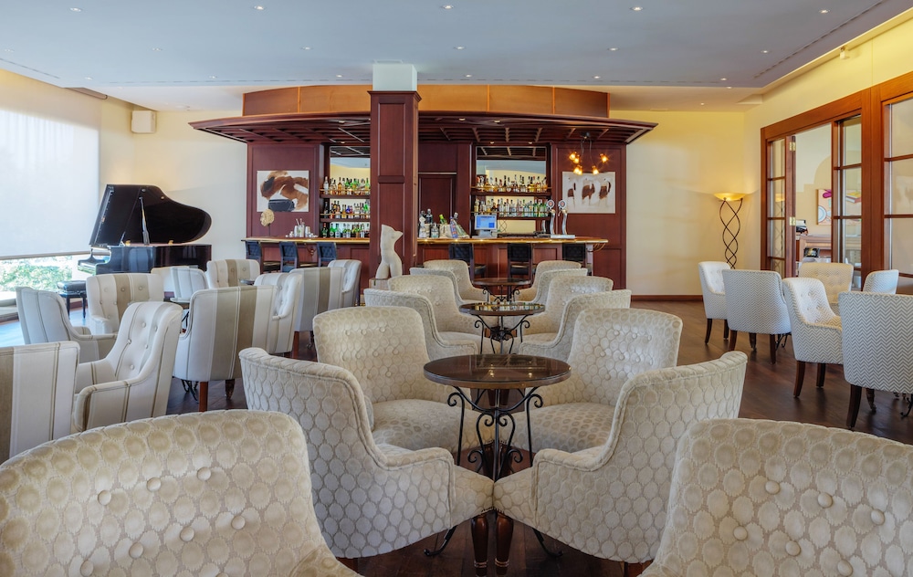 La Quinta Menorca by Portblue Boutique — Restaurant & bars in Cala'n Bosch, Balearic Islands
